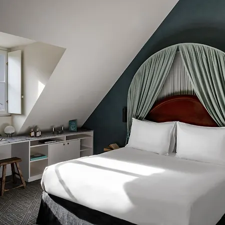 Grands Boulevards Experimental Hotel