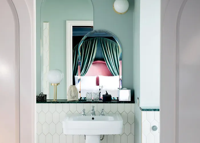 Grands Boulevards Experimental Hotel