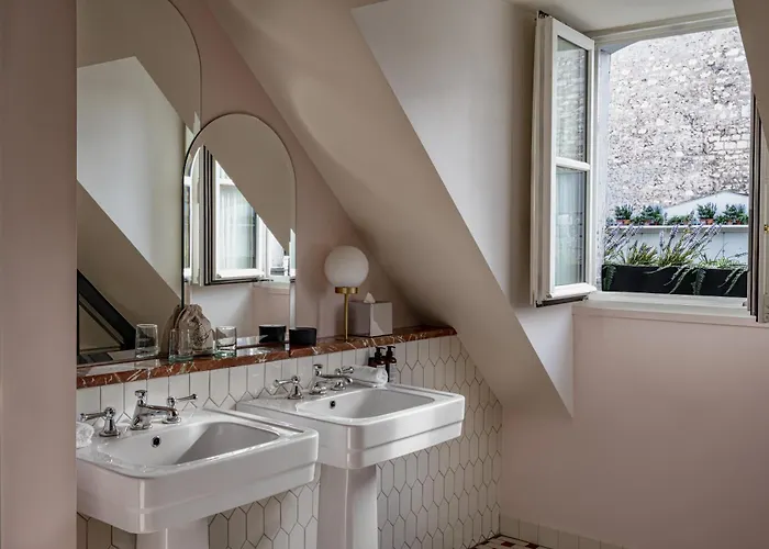 Grands Boulevards Experimental Hotel